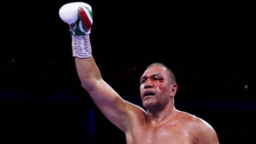 43-летний Пулев завоевал титул WBA, выиграв у Чарра