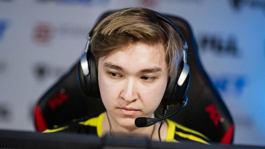 Қынаптағы өте үлкен заттардың фотосы