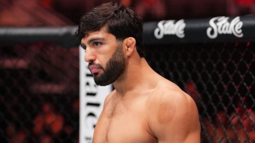 Арман ЦАРУКЯН: "Если выиграю пояс UFC, по всей России пешком пойду"