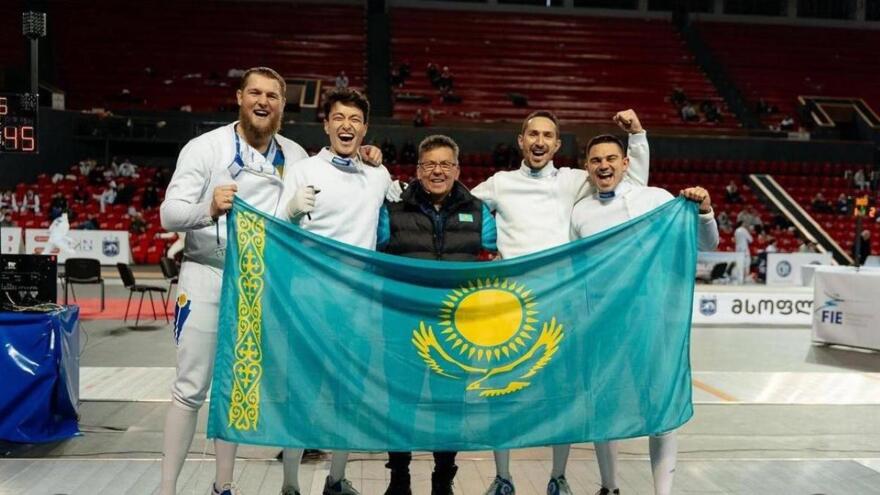 Сборная Казахстана по фехтованию на шпаге вышла в финал юниорского Кубка мира