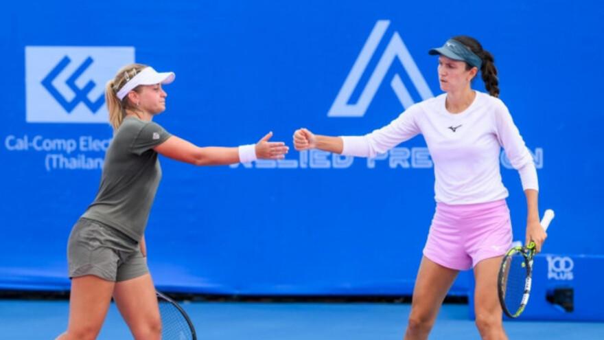 Анна Данилина вышла в четвертьфинал парного турнира WTA в Аделаиде