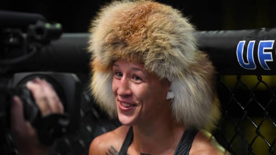 Первая казахстанка в UFC получила бой в профи-боксе