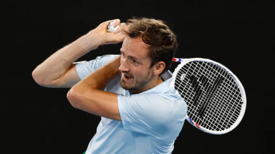 Отправил в спячку. 121-я ракетка мира обыграл Медведева на Australian Open