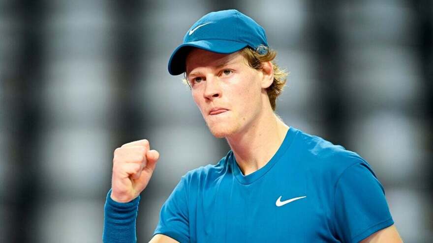 ВИДЕО. Янник Синнер почувствовал себя плохо и приостановил матч на Australian Open