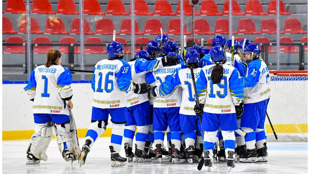 Әйелдер футболшылары Анна Полина