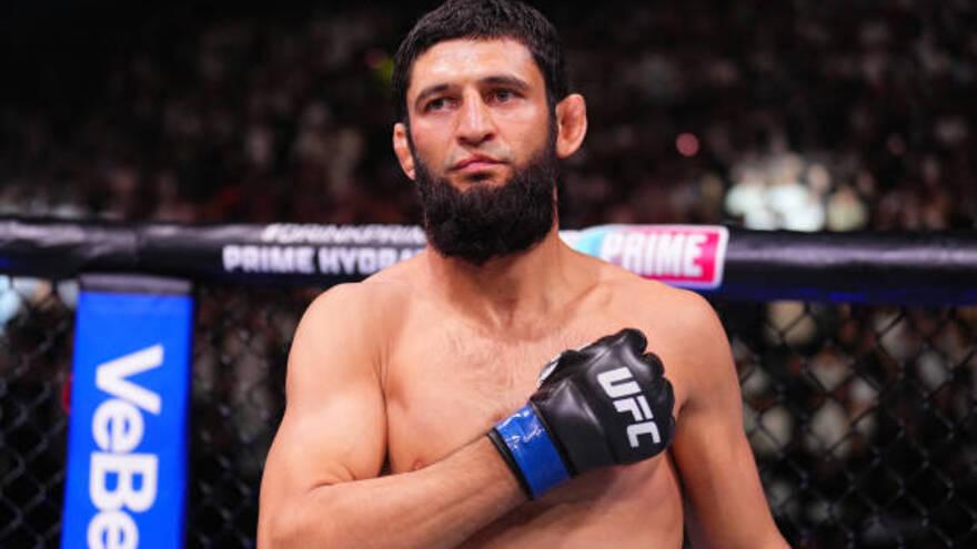 Чимаев планирует стать чемпионом UFC в среднем весе в этом году
