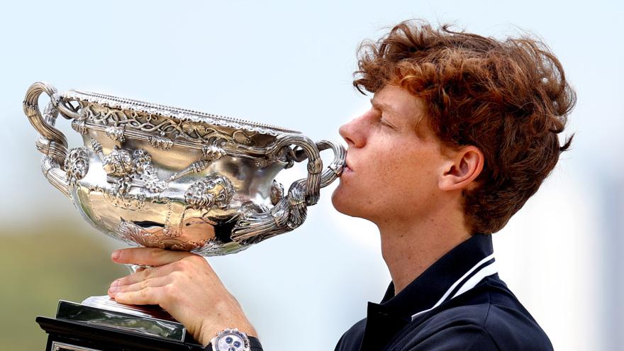 "Слежу за историей". Синнер выступил с заявлением после защиты титула на Australian Open