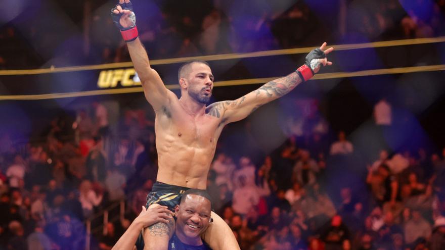 Стало известно о потенциальным сопернике чемпиона UFC Александра Пантоже