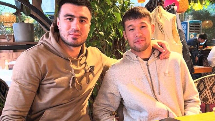 ФОТО. Баходир Джалолов поддержал Шавката Рахмонова после отказа от боя с Белалом Мухаммадом