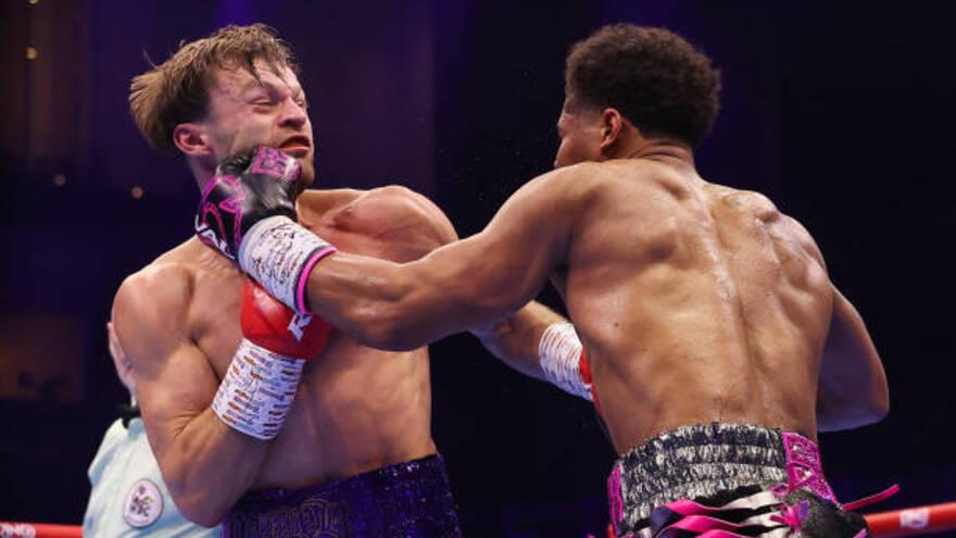 ФОТО. Жеңілмеген Стивенсон Пэдлиді нокаутқа түсіріп, WBC чемпионы атағын сақтап қалды