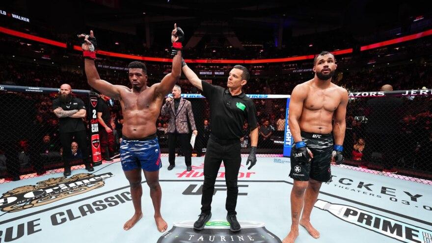 Стали известны бойцы, получившие бонус на турнире UFC Fight Night 252