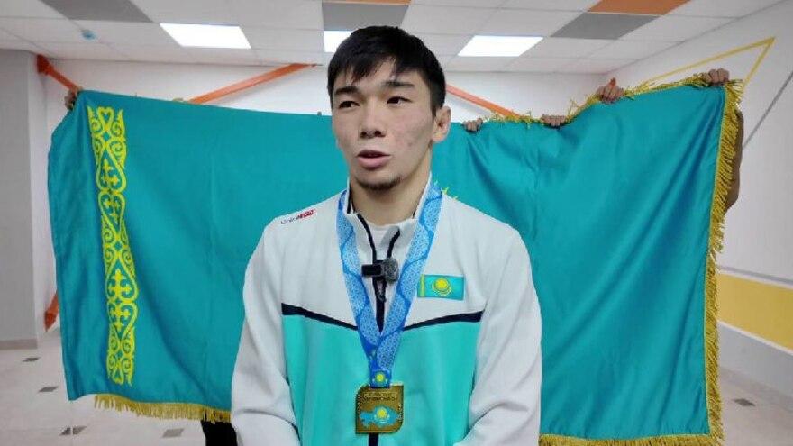 Дебют не удался: Нурадил Алжан выбыл из борьбы на Grand Slam в стартовом раунде