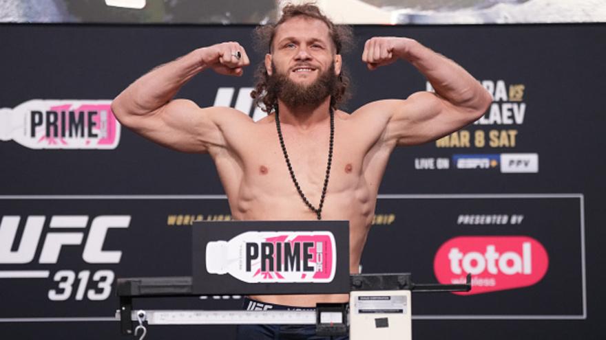 Взвешивание перед UFC 313: Гэйтжи и Физиев успешно прошли взвешивание