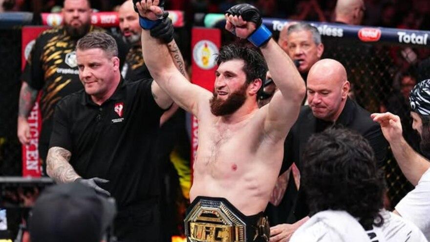 ВИДЕО. Новый чемпион UFC надел казахский чапан