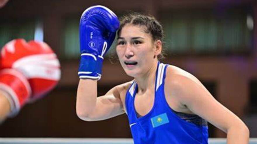 Абикеева уверенно вышла в четвертьфинал чемпионата мира по боксу