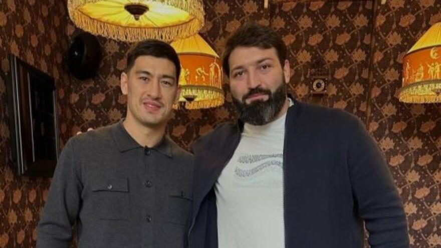 Дмитрий Бивол подарил перчатки борцу, ставшему чемпионом мира по дзюдо