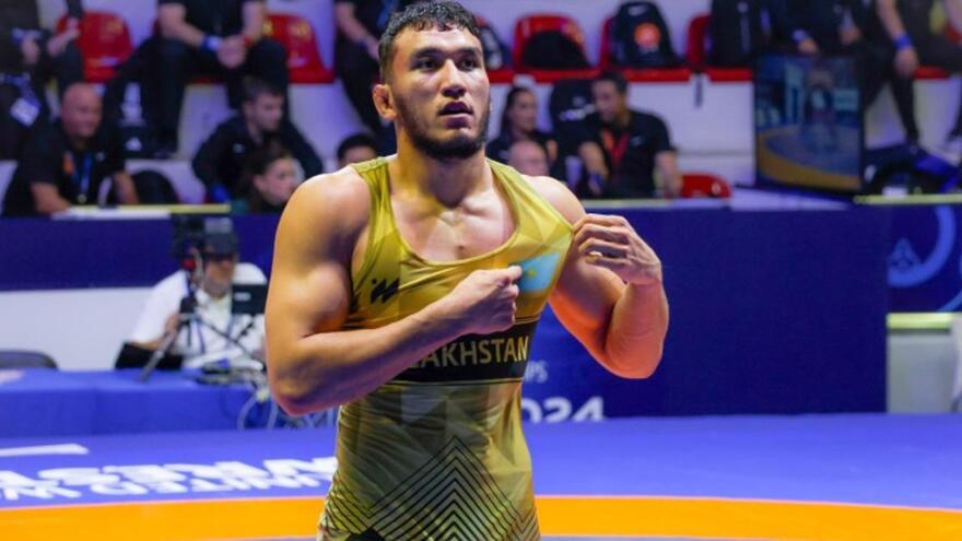 Сборная Казахстана объявила состав на чемпионат Азии. Ризабек Айтмухан попробует себя в 97 кг