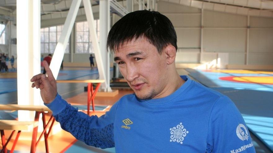Главный тренер женской сборной Казахстана по борьбе Кайрат Сагадиев рассказал о проблемах команды после неудачного выступления на чемпионате Азии