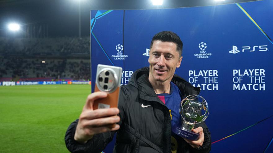 Левандовски и Кварацхелия стали MVP в матчах Лиги чемпионов