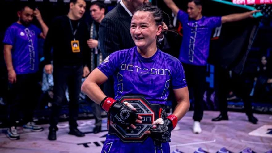 Яркий апсет в казахстанском ММА. Новой чемпионкой OCTAGON стала 20-летняя Фарида Абдуева