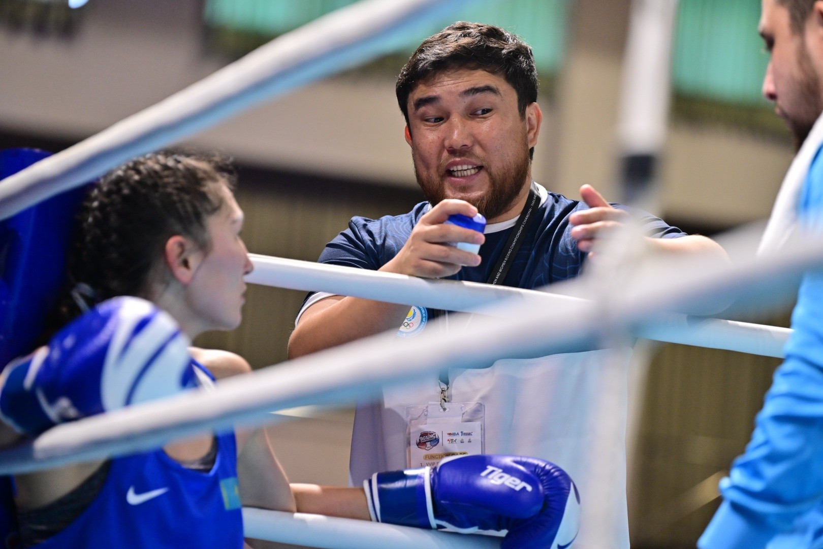 Үйкеліспен маникюр дизайны: фото