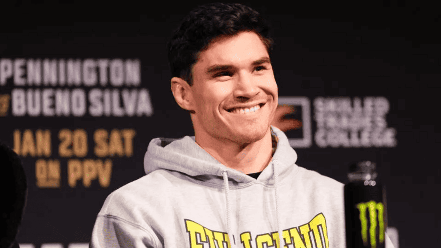 Брат хоккеиста «Кингз» Майк Малотт выступит на турнире UFC в Монреале