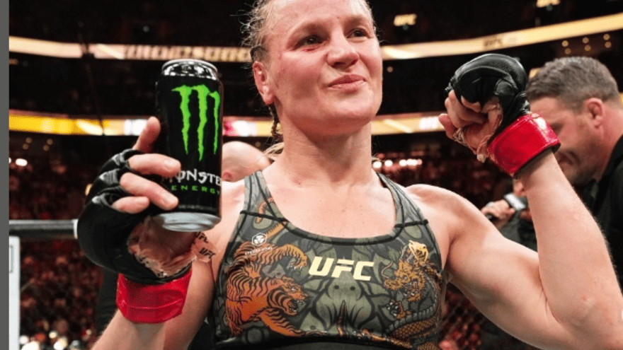 Валентина Шевченко отстояла титул чемпионки UFC в напряженной битве с Манон Фиоро