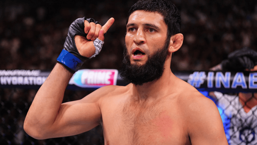 Топурия и Чимаев – фавориты в своих титульных боях UFC