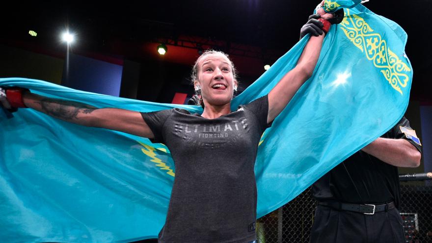 Уволенная из UFC казахстанка дебютирует в боях на голых кулаках