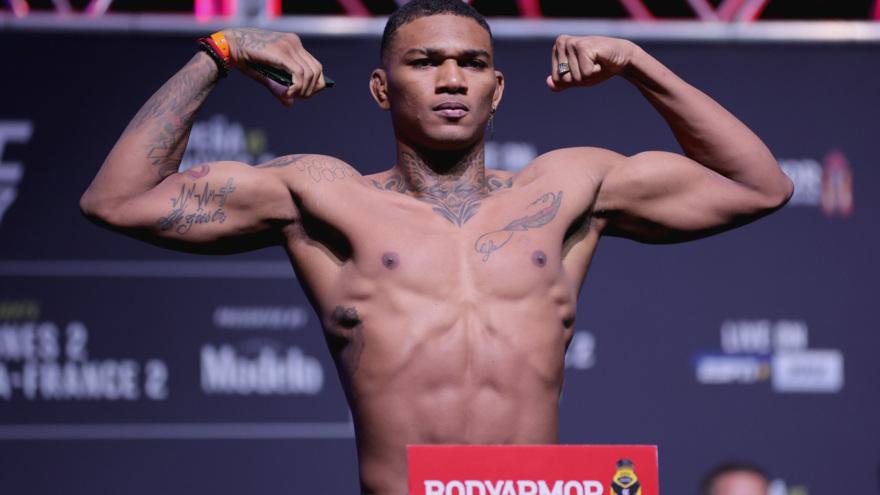 Непобежденный Майкл Моралес ворвался в топ-10 полусреднего веса UFC