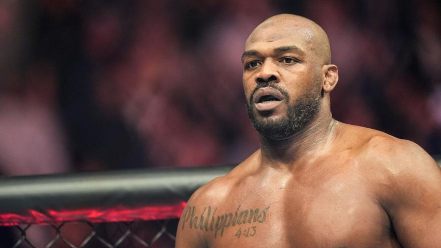 Фанаты требуют лишить Джона Джонса чемпионского титула UFC в тяжелом весе