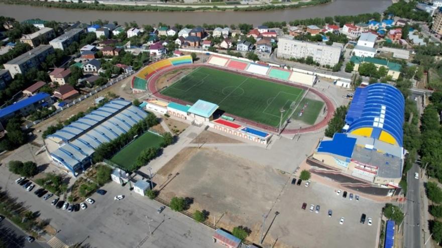 Стадион в Атырау, который построили в 50-е годы, реконструируют