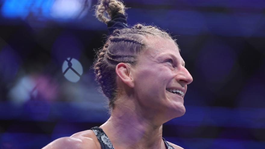 Кайла Харрисон уверенно победила Джулианну Пенью и забрала пояс UFC