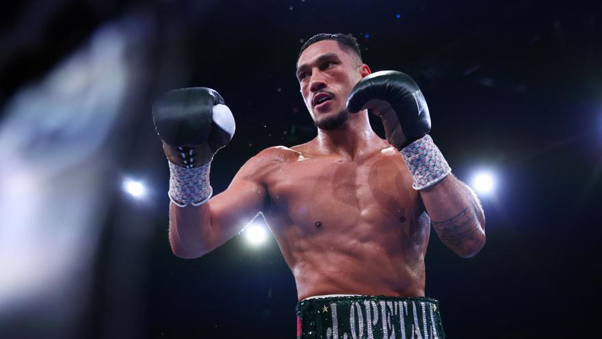 Австралиец Опетая защитил титул чемпиона IBF, нокаутировав соперника в пятом раунде