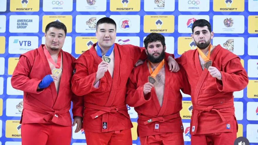 Казахстан завоевал два золота на Кубке мира по самбо