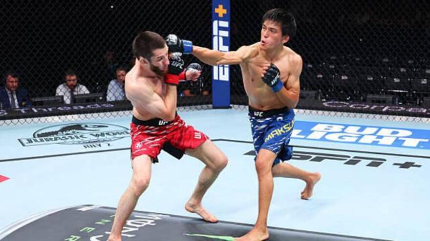 «Төрешілер басқаша ойлапты». Мақсұм UFC-дегі даулы жеңілісіне пікір білдірді