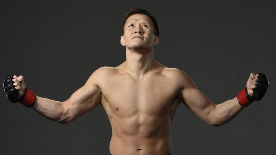 Жалгас Жумагулов стал первым казахстанским чемпионом в истории Oktagon MMA