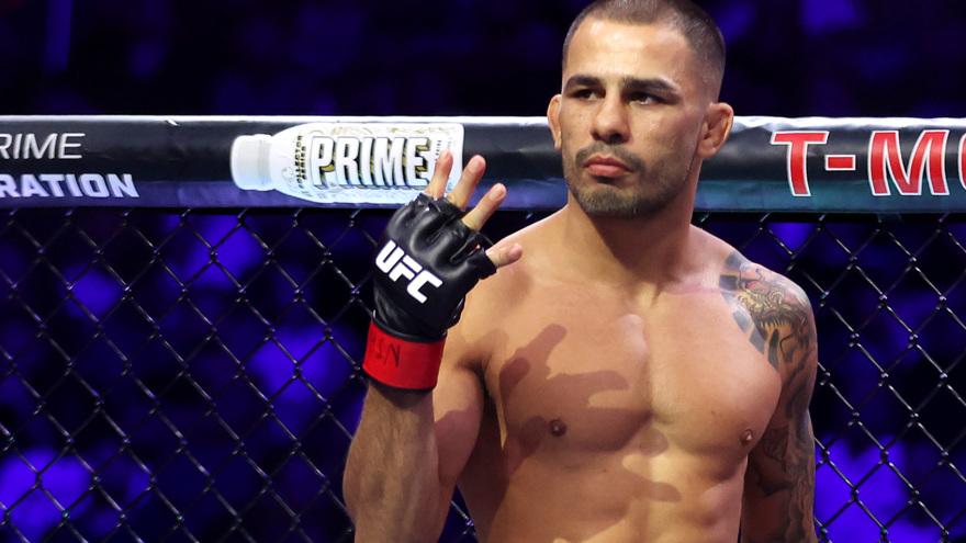 Александр Пантожа стал рекордсменом UFC в наилегчайшем весе