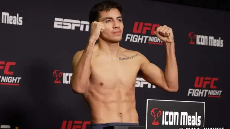 Дельгадо оформил молниеносный нокаут за 26 секунд на UFC 317