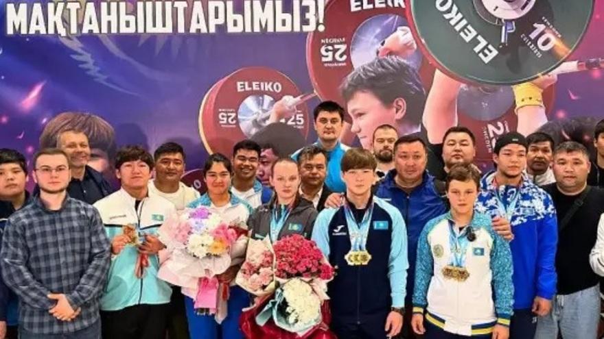Юные штангисты Азии начали борьбу за медали в столице Казахстана