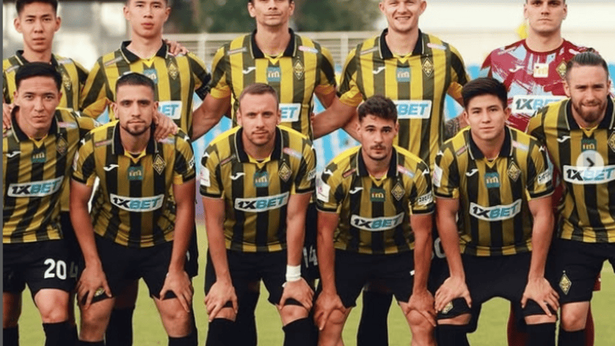 Секс әпкесі ағасын мастурбация жасап жатқанда ұстады