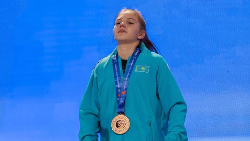 Снежана Кашкарова открыла медальный счет Казахстана на чемпионате Азии по тяжелой атлетике