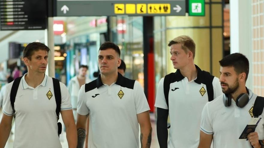 «Кайрат» прилетел в Казахстан на игру с «Олимпией»