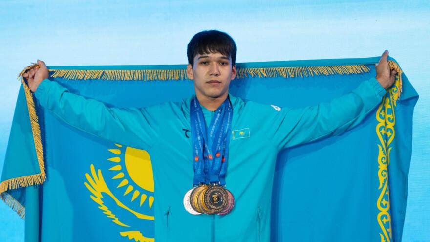 Штангист Алихан Аскербай с рекордами выиграл «золото» чемпионата Азии
