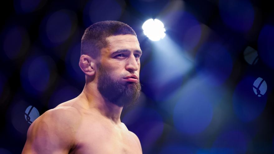 Чимаев проведет титульный бой против дю Плесси на UFC 319