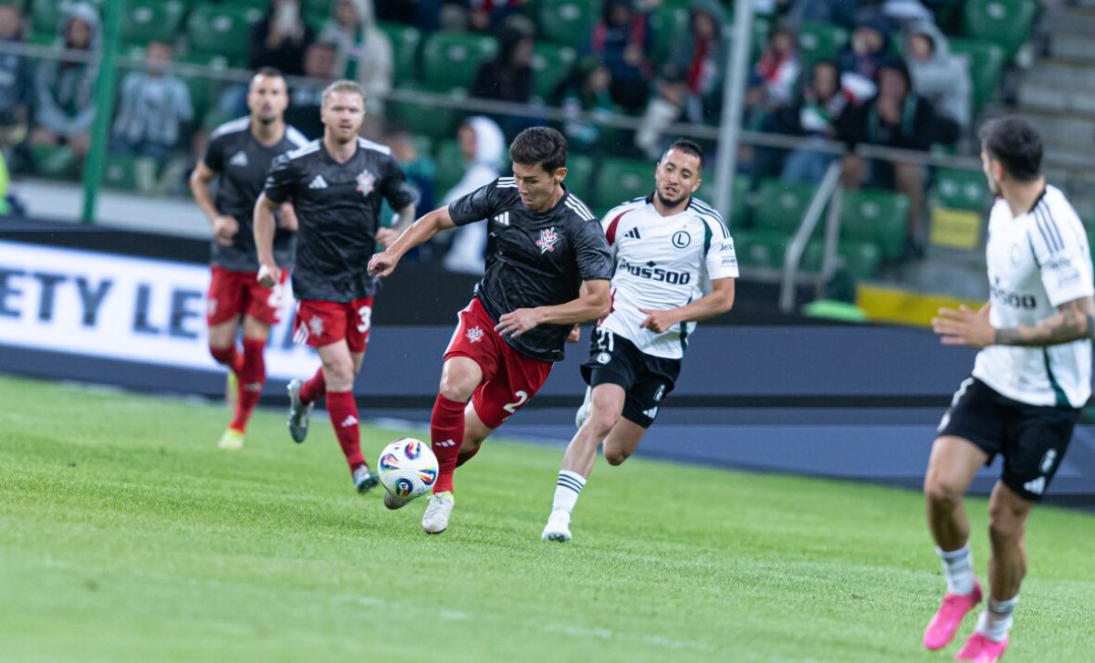 Футбол алаңындағы секс