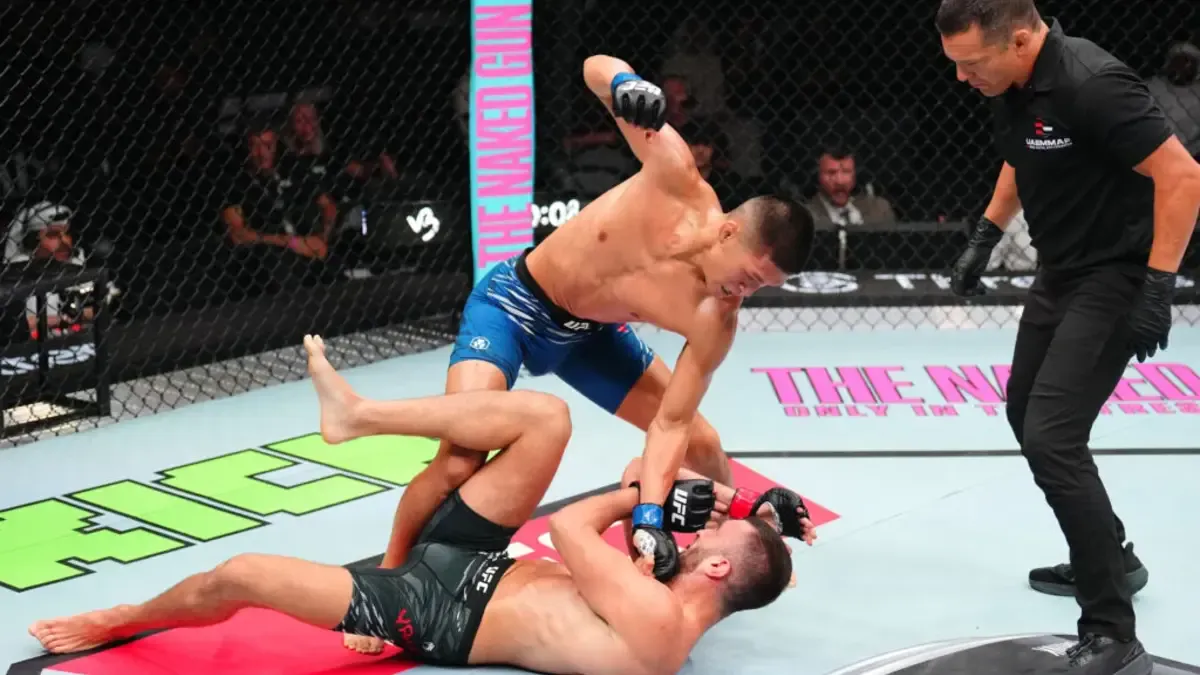 Скандал на UFC Abu Dhabi: Джон Маккарти осудил судей за счёт и позднюю остановку боя
