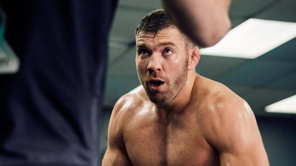 Экс-чемпион UFC заявил, что дю Плесси обречён на поражение
