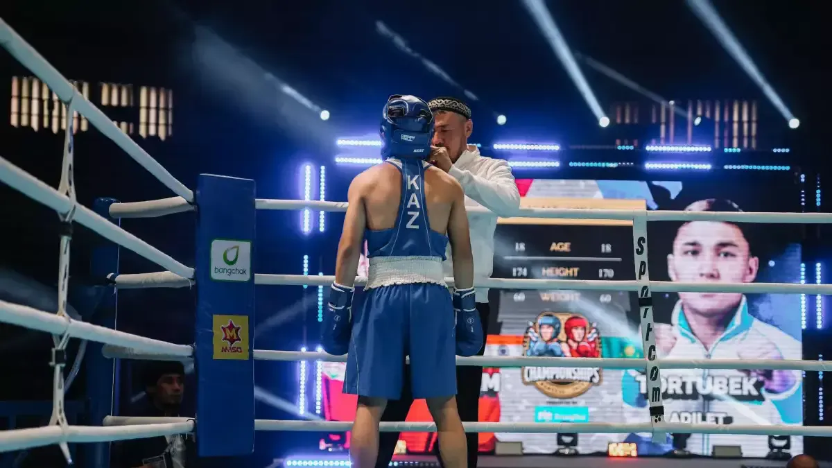 Казахстанский боксер одержал уверенную победу на молодежном чемпионате Азии
