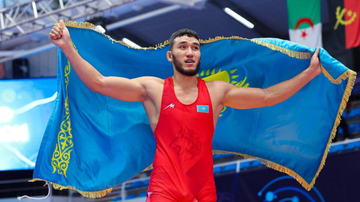 Казахстанский борец без шансов разнес трех россиян и забрал пояс в Актобе